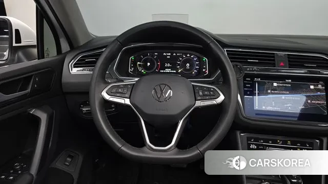 Volkswagen Tiguan second Generation 2024 Белый из Кореи, фото 4