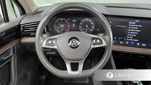 Volkswagen Touareg 3rd generation 2020 Белый из Кореи, фото 4