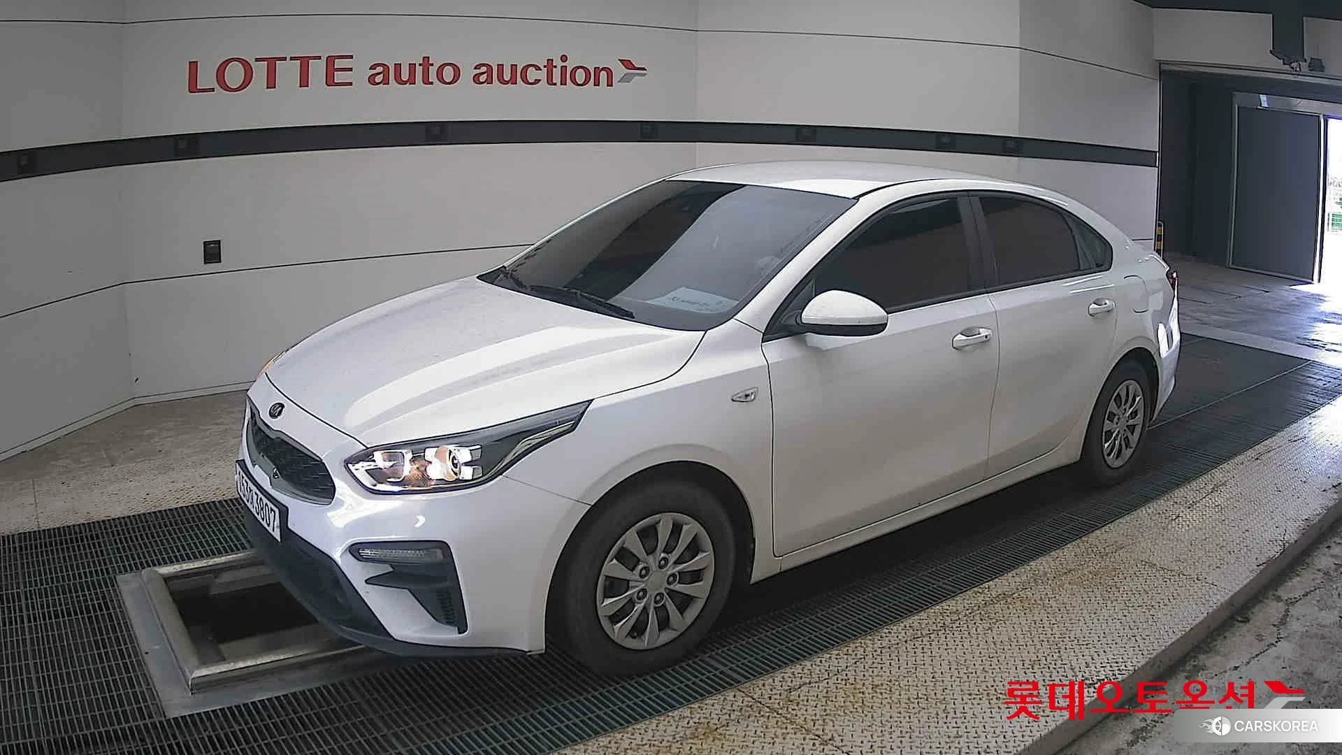 Kia K3 2021 Snow White Pearl из Кореи, фото 4
