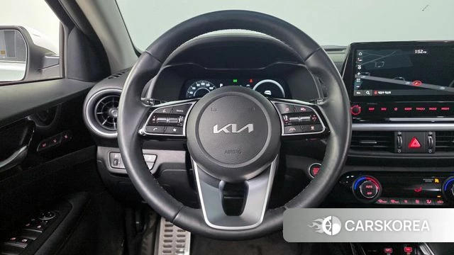 Kia The New K3 2nd generation 2023 Белый из Кореи, фото 4