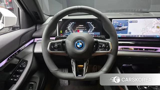 BMW 5 Series (G60) 2025 Белый из Кореи, фото 4