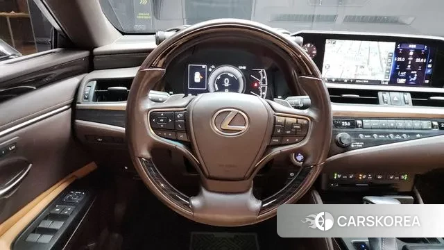 Lexus ES300h 7th generation 2018 Белый из Кореи, фото 4