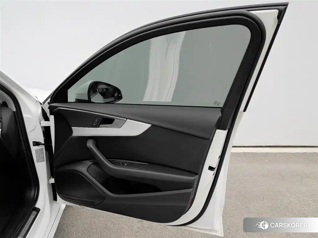 Audi A4L 2022 Белый из Китая, фото 4