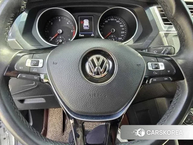 Volkswagen Tiguan second Generation 2018 Серебряный из Кореи, фото 4