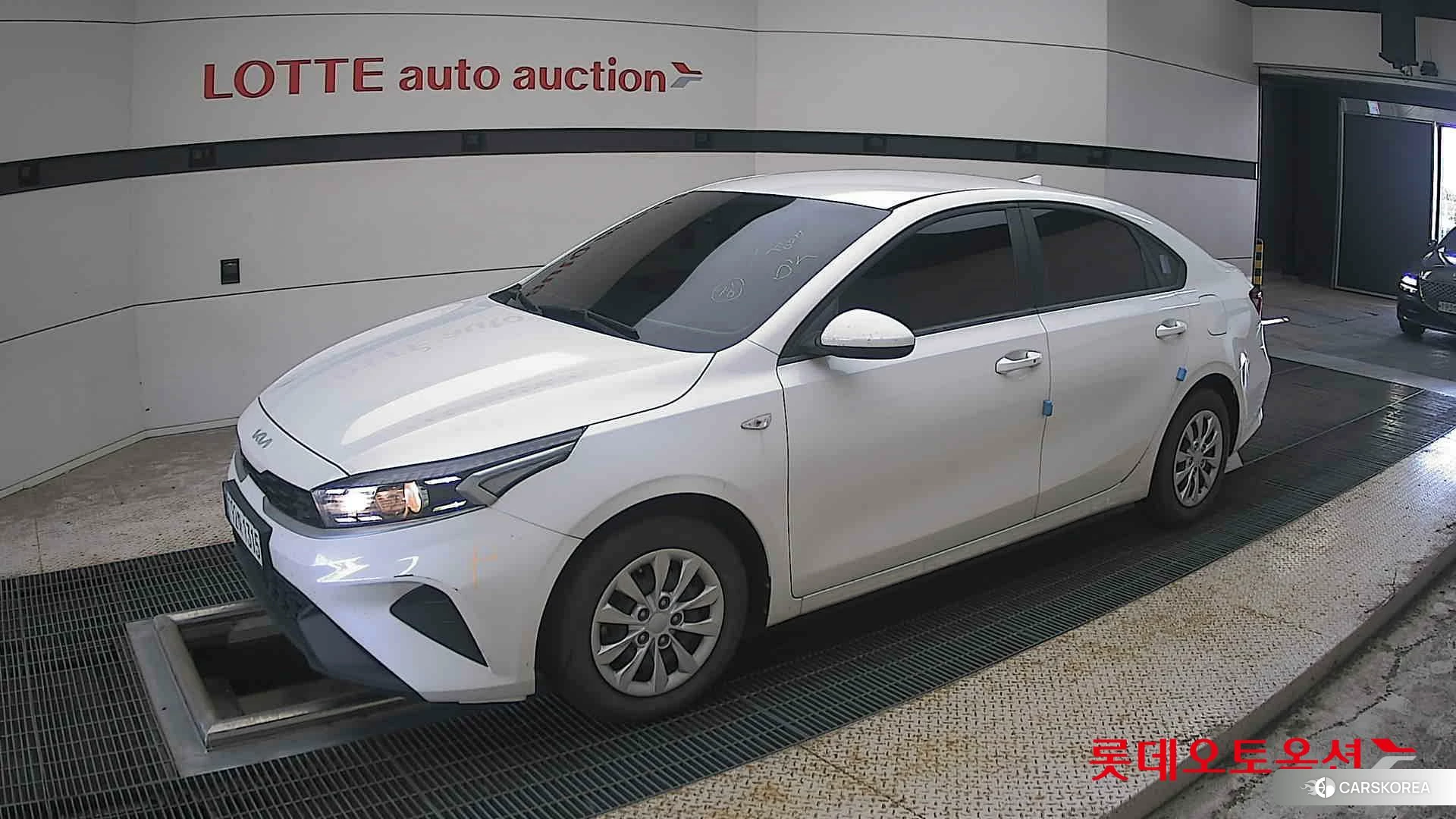 Kia K3 2022 Snow White Pearl из Кореи, фото 4