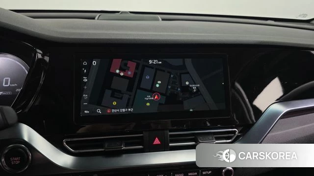 Kia Niro Plus 2023 Белый из Кореи, фото 4