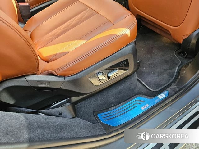 BMW X7 (G07) 2025 Серебристо-серый из Кореи, фото 4