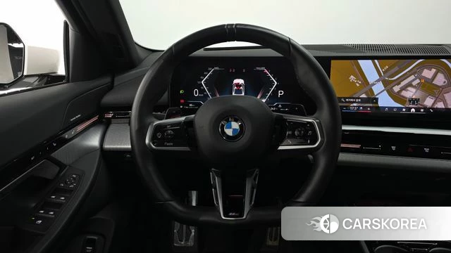 BMW 5 Series (G60) 2023 Белый из Кореи, фото 4