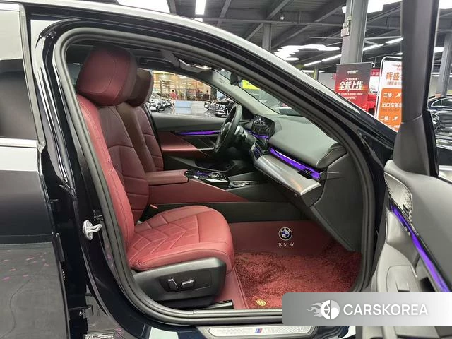 BMW 5 series 2025 Черный из Китая, фото 4