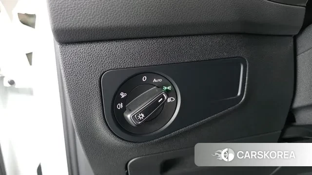 Volkswagen Tiguan second Generation 2023 Белый из Кореи, фото 4