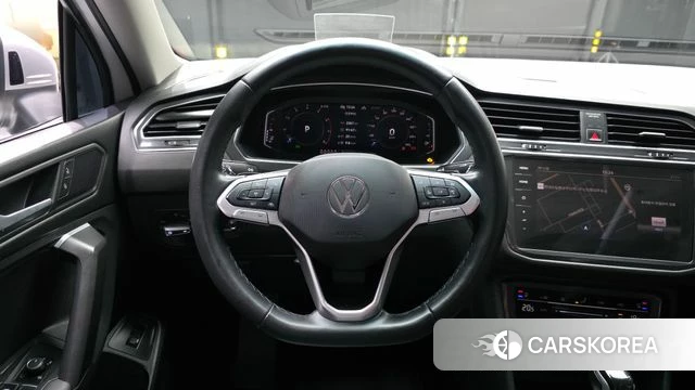 Volkswagen Tiguan Allspace 2023 Белый из Кореи, фото 4