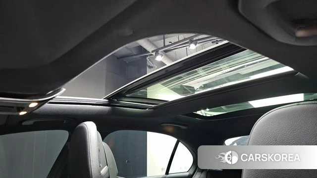 Mercedes-Benz C-Class W206 2023 Серебристо-серый из Кореи, фото 4