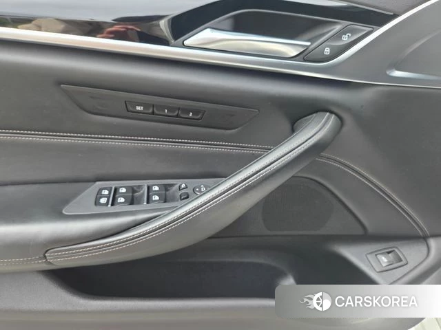 BMW 5 Series (G30) 2019 Белый из Кореи, фото 4