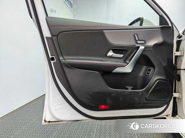 Mercedes-Benz Class A 2023 Белый из Китая, фото 4