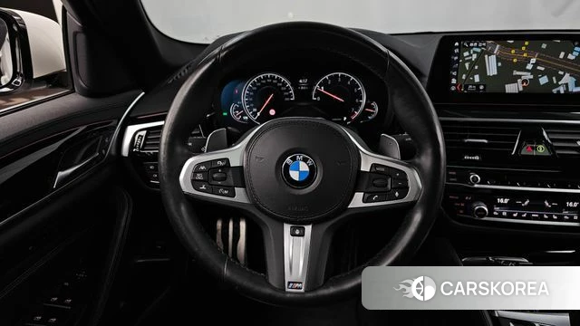 BMW 5 Series (G30) 2018 Белый из Кореи, фото 4