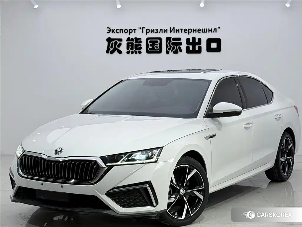 Skoda Octavia 2023 Белый из Китая, фото 4