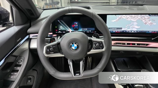 BMW 5 Series (G60) 2025 Черный из Кореи, фото 4