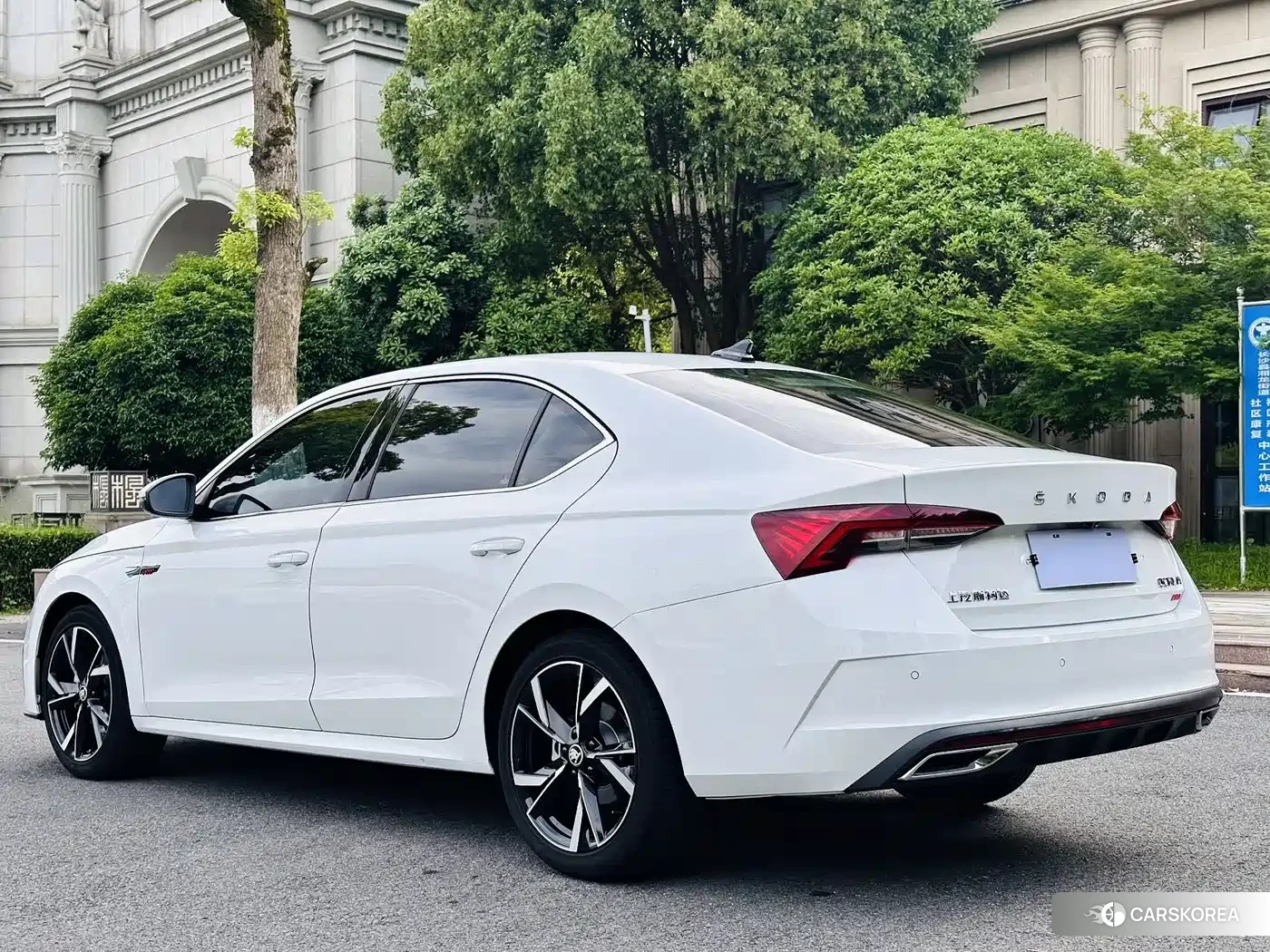 Skoda Octavia 2023 Белый из Китая, фото 4