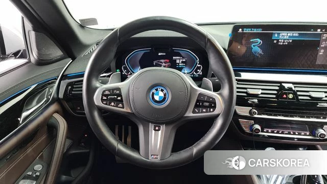 BMW 5 Series (G30) 2022 Серебристо-серый из Кореи, фото 4