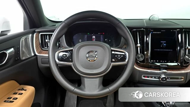 Volvo XC60 second Generation 2023 Белый из Кореи, фото 4