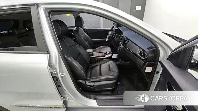 Kia Niro EV 2021 Серебряный из Кореи, фото 4