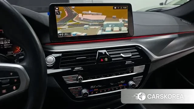 BMW 5 Series (G30) 2022 Белый из Кореи, фото 4