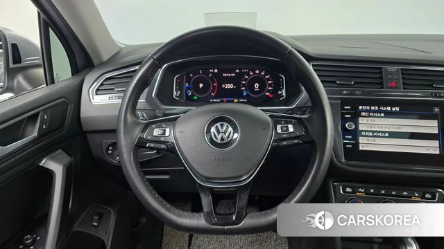 Volkswagen Tiguan Allspace 2020 Серебристо-серый из Кореи, фото 4
