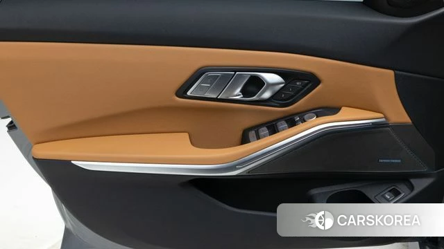 BMW 3 Series (G20) 2025 Серебристо-серый из Кореи, фото 4