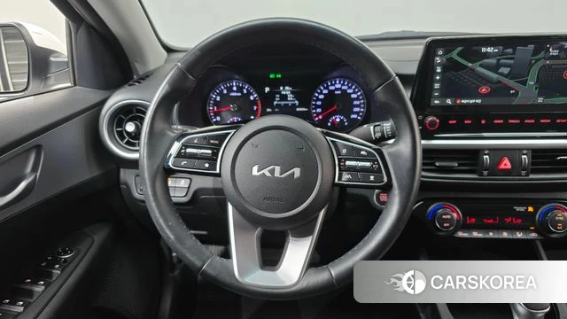 Kia The New K3 2nd generation 2022 Белый из Кореи, фото 4