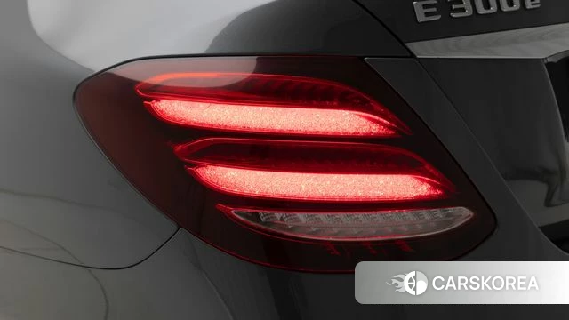 Mercedes-Benz E-Class W213 2020 Серебристо-серый из Кореи, фото 4