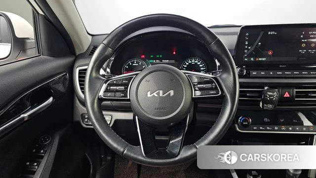 Kia Seltos 2022 Белый из Кореи, фото 4