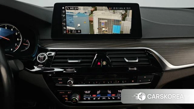 BMW 5 Series (G30) 2018 Белый из Кореи, фото 4