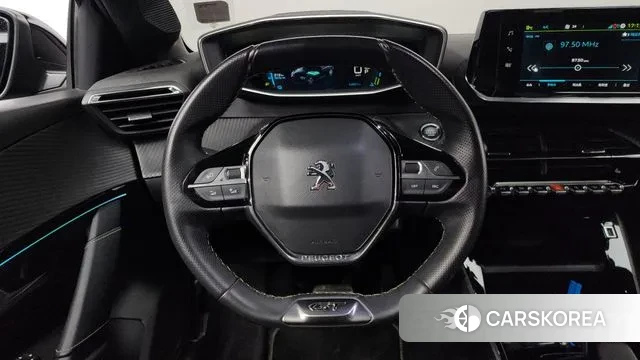 Peugeot e-208 second Generation 2022 Черный из Кореи, фото 4