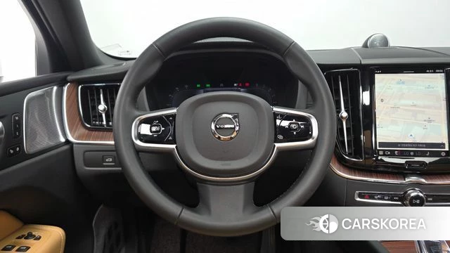 Volvo XC60 second Generation 2024 Белый из Кореи, фото 4