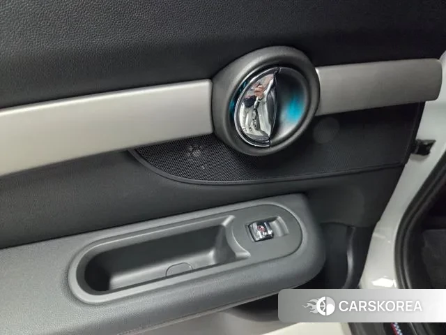 Mini Cooper S Clubman 2023 Серебряный из Кореи, фото 4