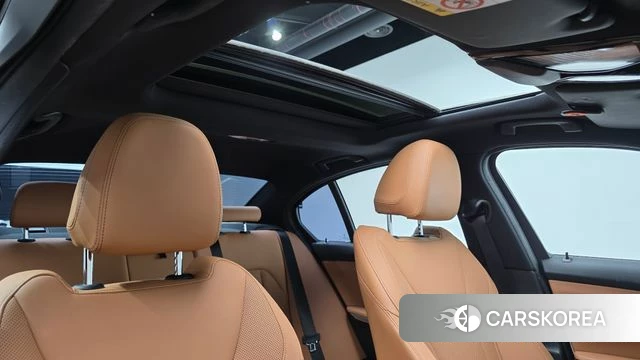 BMW 3 Series (G20) 2023 Белый из Кореи, фото 4