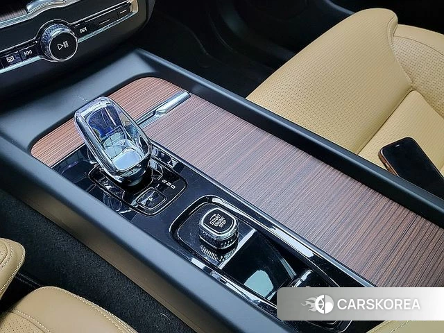 Volvo XC60 second Generation 2023 Черный из Кореи, фото 4