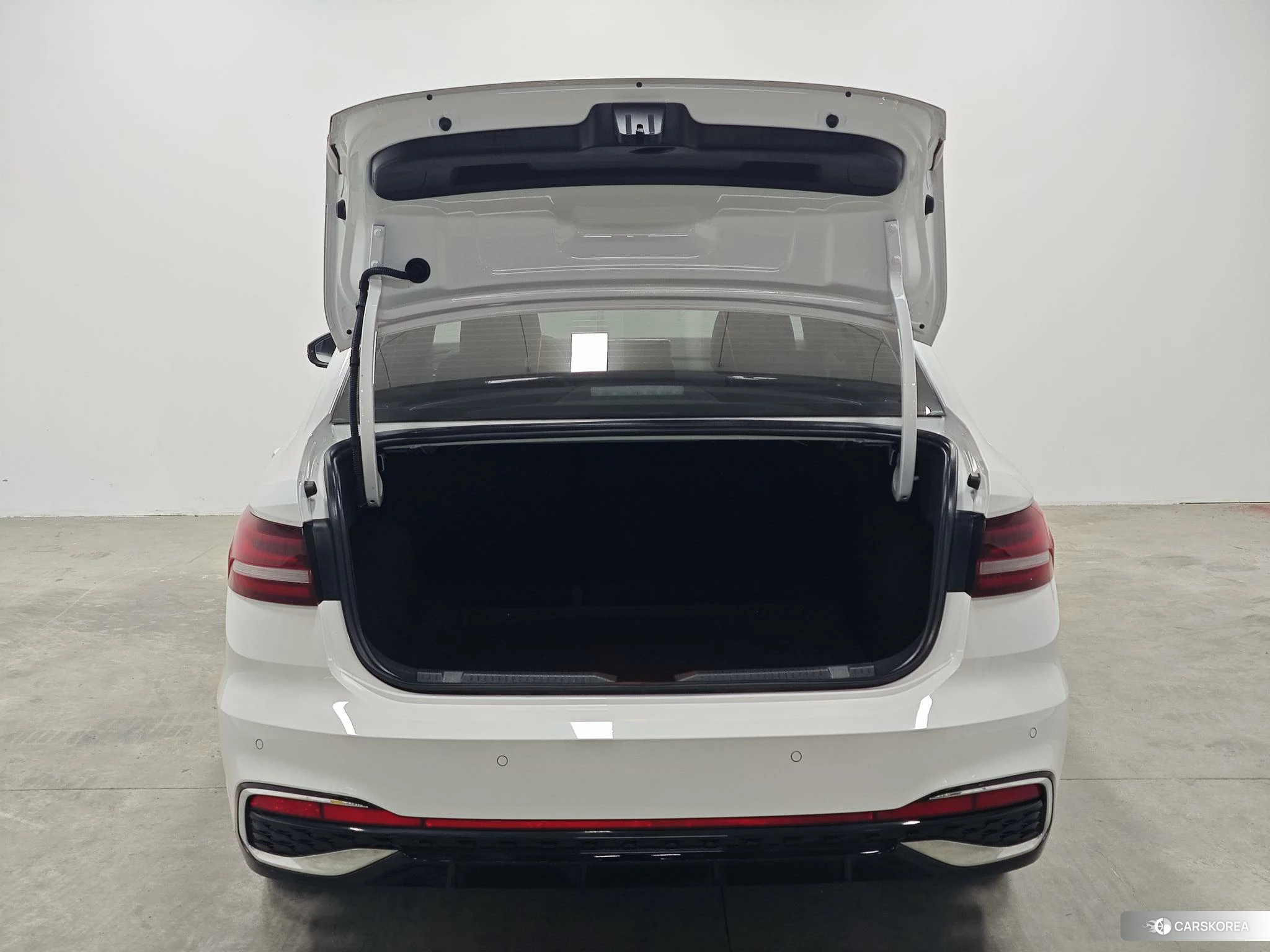 Volkswagen Lavida 2023 Белый из Китая, фото 4
