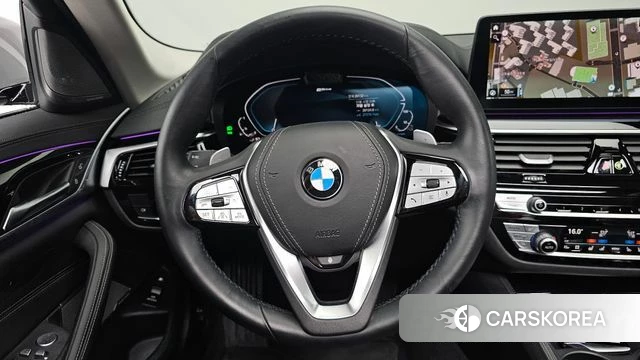 BMW 5 Series (G30) 2021 Серебристо-серый из Кореи, фото 4
