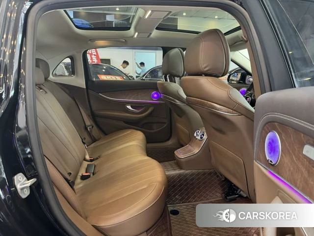 Mercedes-Benz E-class 2023 Черный из Китая, фото 4