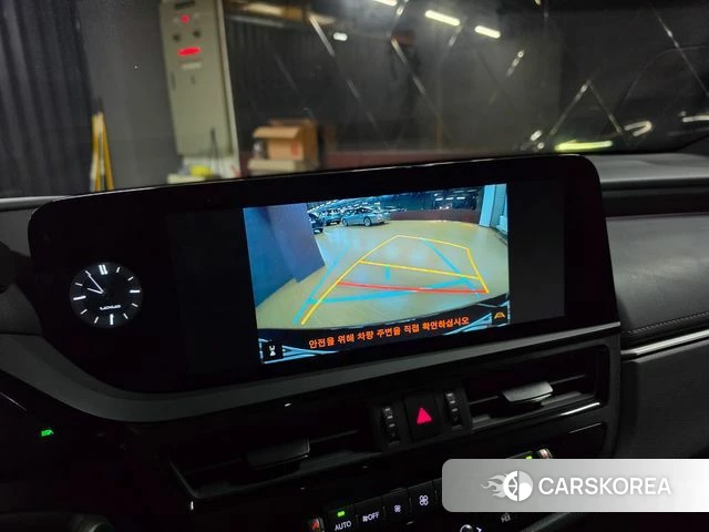 Lexus ES300h 7th generation 2023 Черный из Кореи, фото 4