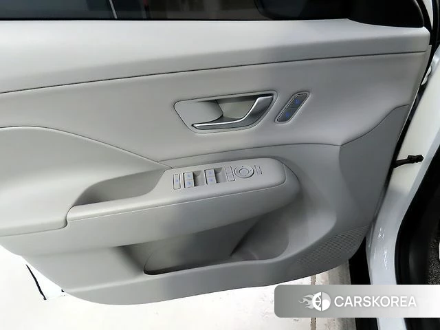 Hyundai Kona (SX2) 2024 Белый из Кореи, фото 4