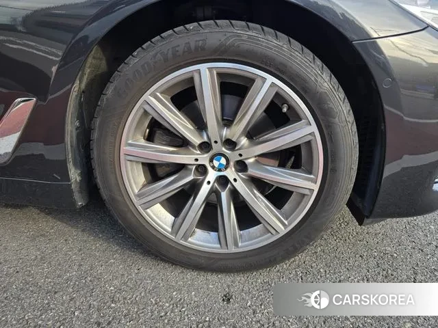 BMW 5 Series (G30) 2018 Серый из Кореи, фото 4