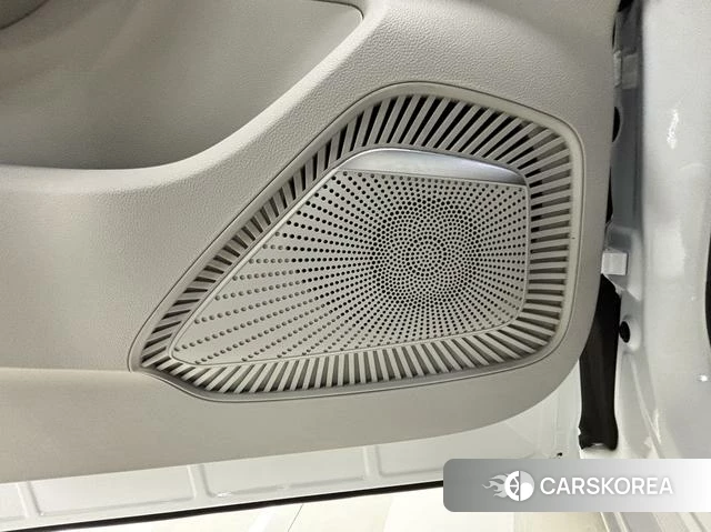 Roewe iMAX8 DMH 2026 Белый из Китая, фото 4