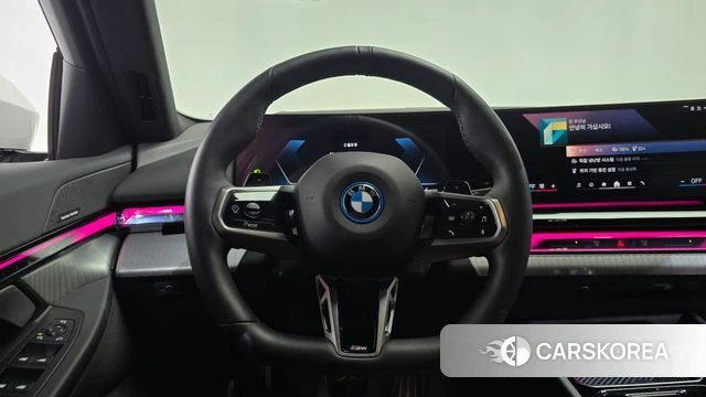 BMW 5 Series (G60) 2025 Белый из Кореи, фото 4