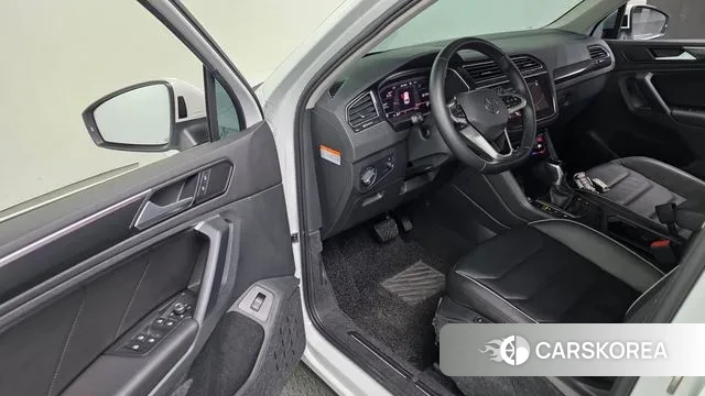 Volkswagen Tiguan second Generation 2021 Белый из Кореи, фото 4