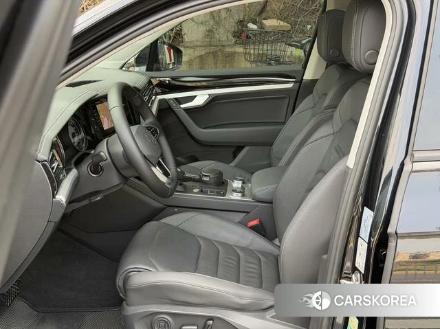 Volkswagen Touareg 2022 Черный из Китая, фото 4