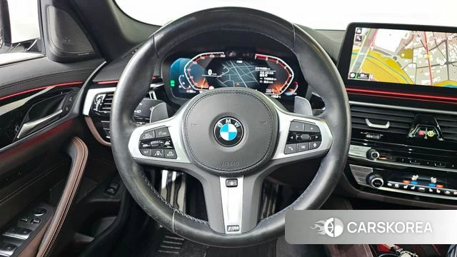 BMW 5 Series (G30) 2023 Белый из Кореи, фото 4