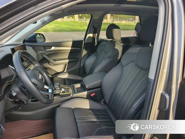 Audi Q5L 2021 Темно-серый из Китая, фото 4