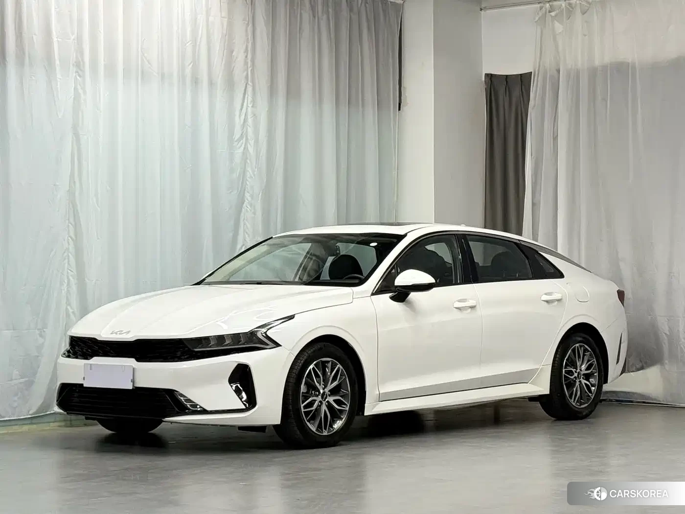 Kia K5 2021 Белый из Китая, фото 4
